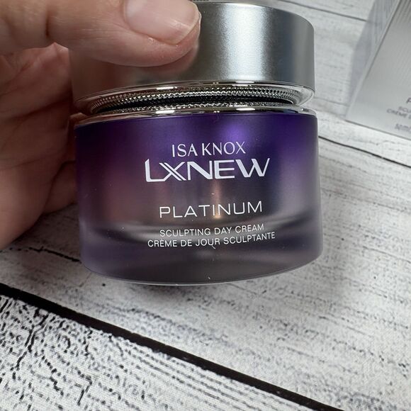 Avon Isa Knox LX New Platinum Sculpting Day Cream 1.69 fl oz NEW 50 ML - Picture 2 of 6